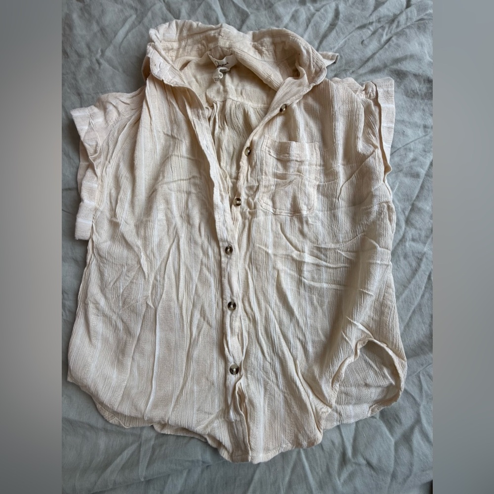 Light Cream Button-Up short sleeve top